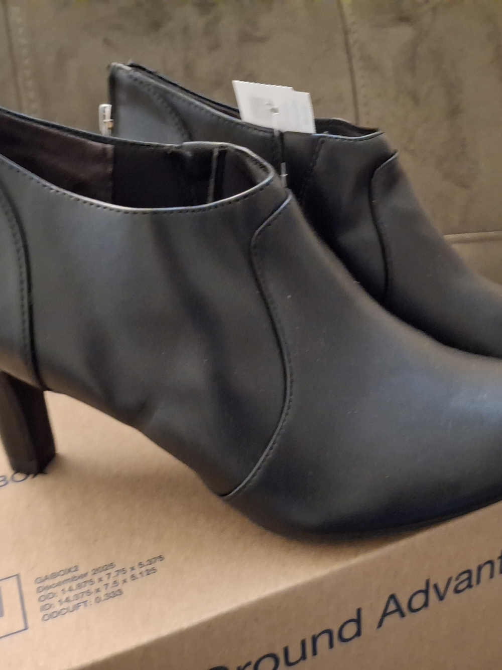 Lifestride Gia Black Women's Ankle Heel Booties - Classic Dress Shoe Size 8